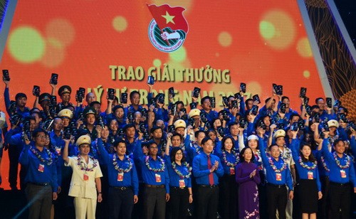 Lễ kỷ niệm 86 năm Ngày thành lập Đoàn TNCS Hồ Chí Minh và trao Giải thưởng Lý Tự Trọng 2017 - ảnh 1